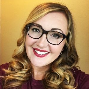 Meet your Posher, Alexia